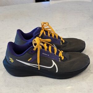 Nike Pegasus 40 Running Shoes - Minnesota Vikings, Black, Purple & Yellow